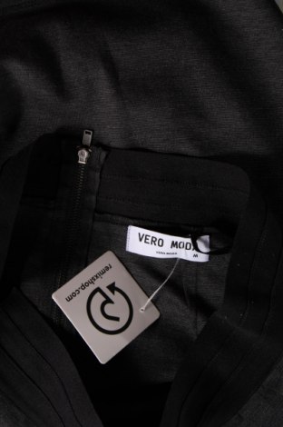 Пола Vero Moda, Размер M, Цвят Сив, Цена 9,49 лв.