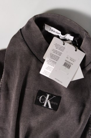 Рокля Calvin Klein Jeans, Размер L, Цвят Сив, Цена 172,29 лв.