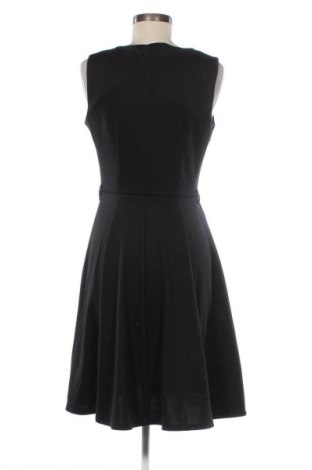 Kleid George, Größe M, Farbe Weiß, Preis 9,49 €