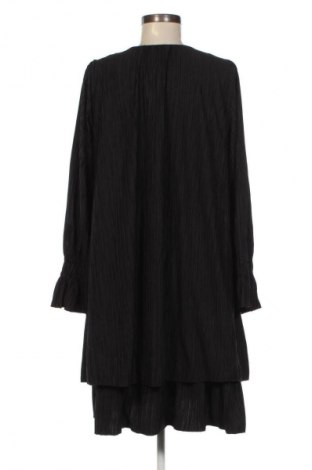 Kleid Noella, Größe M, Farbe Schwarz, Preis 5,99 €