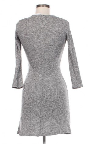 Kleid Stradivarius, Größe S, Farbe Grau, Preis 4,99 €