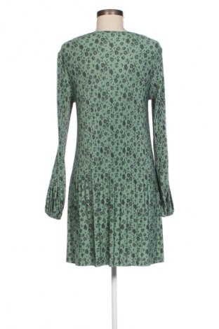 Kleid Stradivarius, Größe S, Farbe Grün, Preis € 9,49