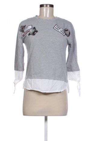 Damen Shirt Bershka, Größe S, Farbe Grau, Preis 9,72 €
