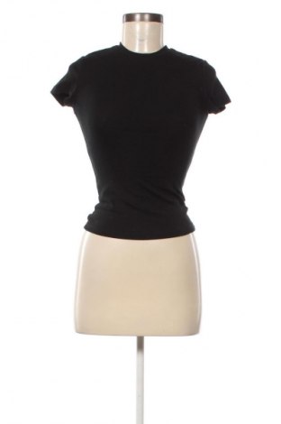 Γυναικείο t-shirt Bershka, Μέγεθος M, Χρώμα Μαύρο, Τιμή 14,99 €