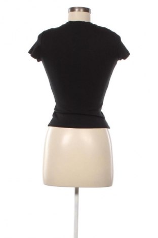 Γυναικείο t-shirt Bershka, Μέγεθος M, Χρώμα Μαύρο, Τιμή 14,99 €