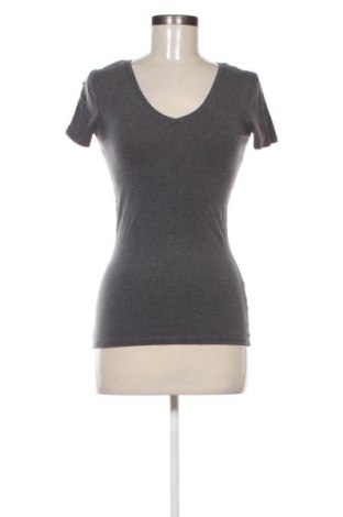 Γυναικείο t-shirt C&A, Μέγεθος XS, Χρώμα Γκρί, Τιμή 5,99 €