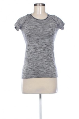 Dámské tričko Nike, Velikost XS, Barva Vícebarevné, Cena  342,00 Kč