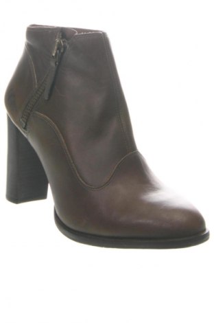 Damskie botki UGG Australia, Rozmiar 40, Kolor Brązowy, Cena 625,17 zł