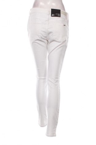 Damskie jeansy Armani Exchange, Rozmiar L, Kolor Biały, Cena 624,99 zł