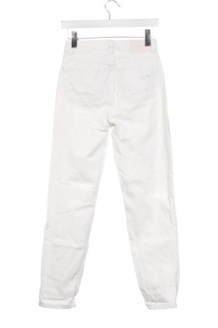 Blugi de femei Bershka, Mărime XS, Culoare Alb, Preț 76,32 Lei