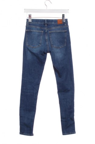 Damskie jeansy Bershka, Rozmiar S, Kolor Niebieski, Cena 43,99 zł
