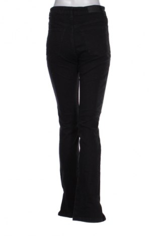 Blugi de femei Bershka, Mărime M, Culoare Negru, Preț 76,32 Lei