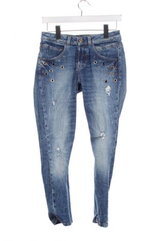 Дамски дънки Guess, Размер S, Цвят Син, Цена 203,30 лв.