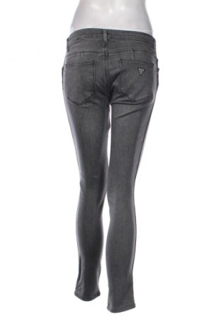 Дамски дънки Guess, Размер M, Цвят Сив, Цена 113,20 лв.