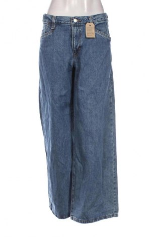 Dámske džínsy  Levi's, Veľkosť M, Farba Modrá, Cena  88,00 €