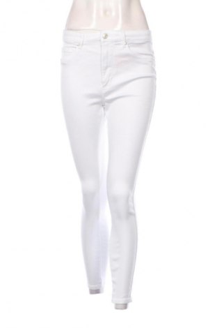 Damskie jeansy ONLY, Rozmiar M, Kolor Biały, Cena 252,99 zł