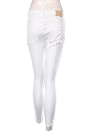 Damskie jeansy ONLY, Rozmiar M, Kolor Biały, Cena 252,99 zł