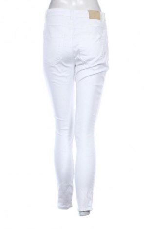Damskie jeansy ONLY, Rozmiar L, Kolor Biały, Cena 111,99 zł