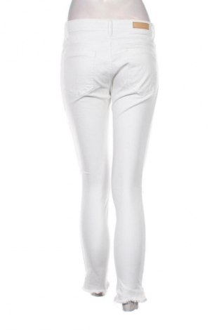 Damskie jeansy Stradivarius, Rozmiar M, Kolor Biały, Cena 67,99 zł