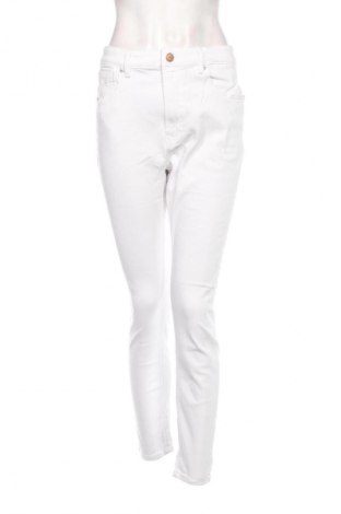 Damen Jeans Stradivarius, Größe XL, Farbe Weiß, Preis 31,99 €