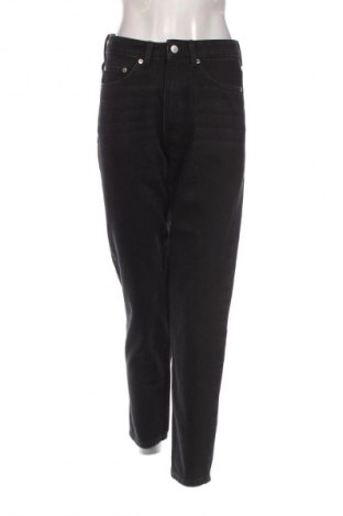Blugi de femei Weekday, Mărime M, Culoare Negru, Preț 108,00 Lei