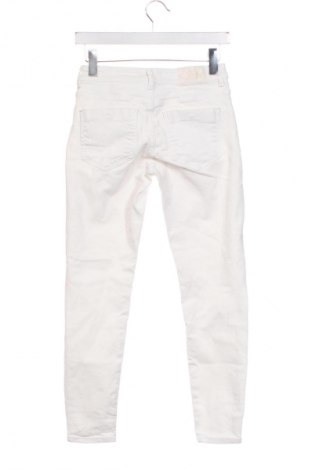Damen Jeans Zara, Größe S, Farbe Weiß, Preis 13,80 €