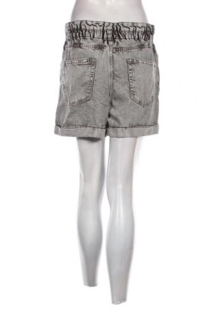 Dámske kraťasy  Bershka, Veľkosť M, Farba Sivá, Cena  9,72 €