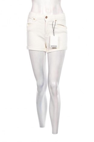 Pantaloni scurți de femei Bershka, Mărime S, Culoare Alb, Preț 86,99 Lei