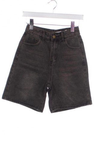 Pantaloni scurți de femei DAZY, Mărime XS, Culoare Maro, Preț 50,00 Lei