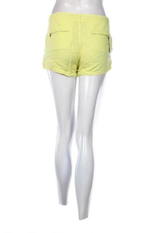 Damen Shorts Guess, Größe S, Farbe Gelb, Preis 34,78 €