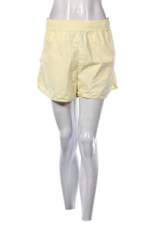 Pantaloni scurți de femei H&M, Mărime S, Culoare Galben, Preț 50,00 Lei