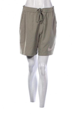 Damen Shorts Nike, Größe M, Farbe Grün, Preis 53,99 €