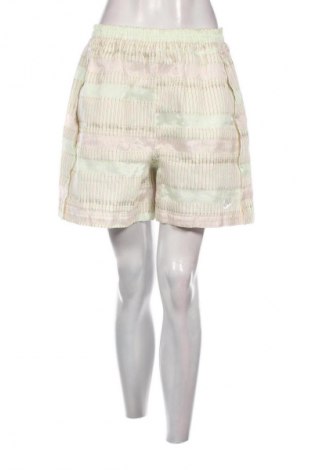 Pantaloni scurți de femei Nike, Mărime L, Culoare Multicolor, Preț 337,50 Lei
