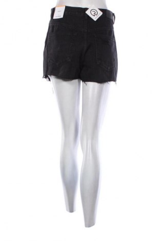 Pantaloni scurți de femei Pull&Bear, Mărime M, Culoare Negru, Preț 107,99 Lei