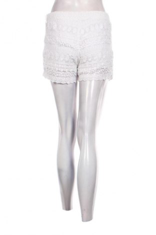 Pantaloni scurți de femei Stradivarius, Mărime S, Culoare Alb, Preț 40,97 Lei