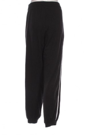 Дамско спортно долнище Bpc Bonprix Collection, Размер XXL, Цвят Черен, Цена 29,00 лв.