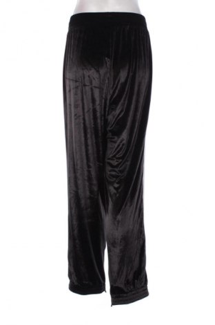 Γυναικείο αθλητικό παντελόνι Emporio Armani, Μέγεθος M, Χρώμα Πολύχρωμο, Τιμή 72,99 €