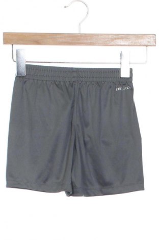 Kinder Shorts Nike, Größe 3-4y/ 104-110 cm, Farbe Grau, Preis 42,99 €