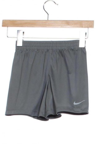 Kinder Shorts Nike, Größe 3-4y/ 104-110 cm, Farbe Grau, Preis 42,99 €