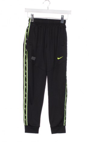Детско спортно долнище Nike, Размер 11-12y/ 152-158 см, Цвят Черен, Цена 34,00 лв.
