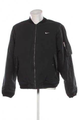 Мъжко яке Nike, Размер M, Цвят Черен, Цена 269,99 лв.