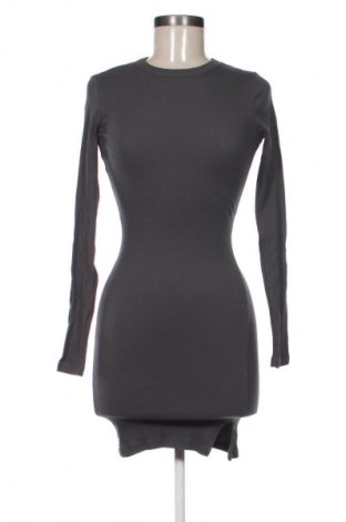 Kleid Bershka, Größe XS, Farbe Grau, Preis 14,99 €