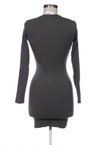 Kleid Bershka, Größe XS, Farbe Grau, Preis 14,99 €