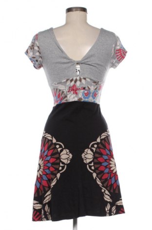 Šaty  Desigual, Velikost M, Barva Vícebarevné, Cena  1 041,00 Kč
