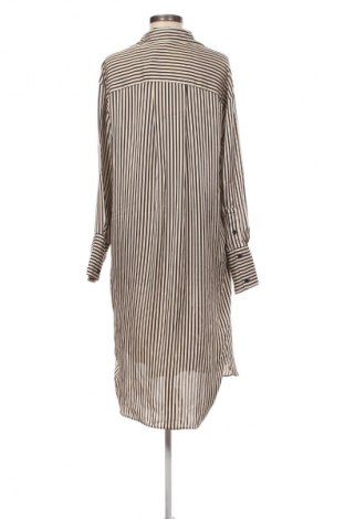 Рокля H&M, Размер S, Цвят Многоцветен, Цена 71,57 лв.