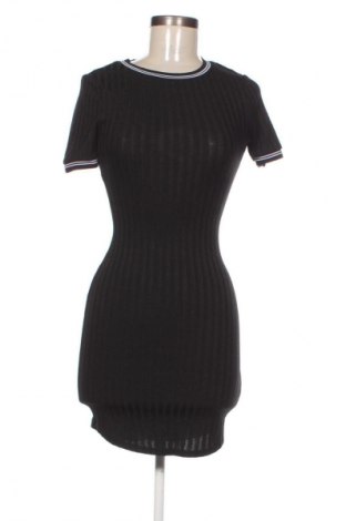 Рокля H&M Divided, Размер XS, Цвят Черен, Цена 23,99 лв.