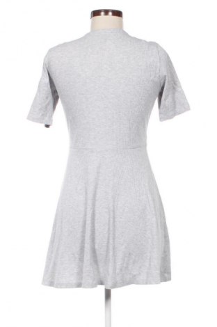 Рокля H&M Divided, Размер M, Цвят Сив, Цена 29,33 лв.
