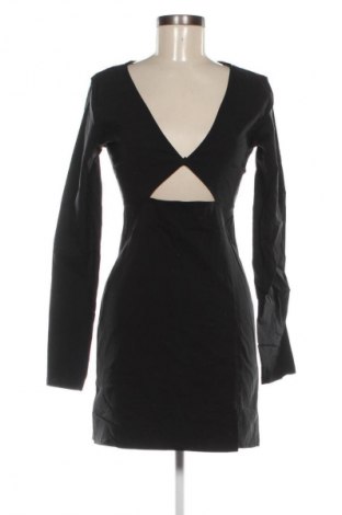 Sukienka Pull&Bear, Rozmiar XL, Kolor Czarny, Cena 95,99 zł