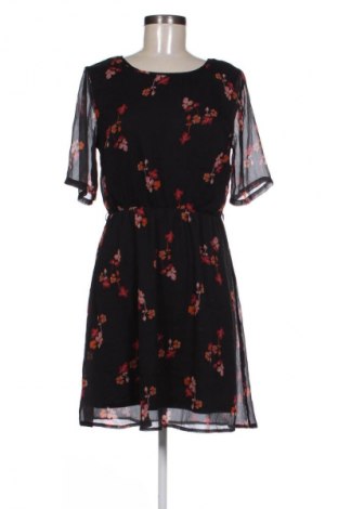 Рокля Vero Moda, Размер M, Цвят Многоцветен, Цена 22,99 лв.