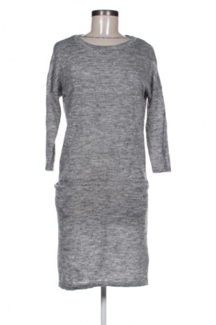 Рокля Vero Moda, Размер S, Цвят Сив, Цена 26,98 лв.
